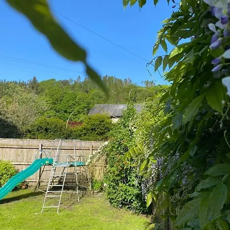 Prázdninový dům West View, Lakeside, Newby Bridge, 2 Mins Walk To Windermere, Delightful With Hot Tub *