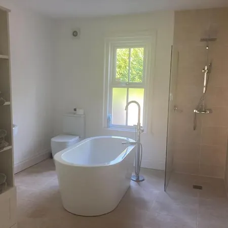 Prázdninový dům West View, Lakeside, Newby Bridge, 2 Mins Walk To Windermere, Delightful With Hot Tub Ulverston