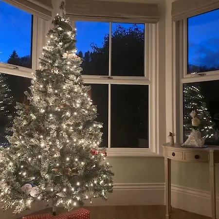 Prázdninový dům West View, Lakeside, Newby Bridge, 2 Mins Walk To Windermere, Delightful With Hot Tub *